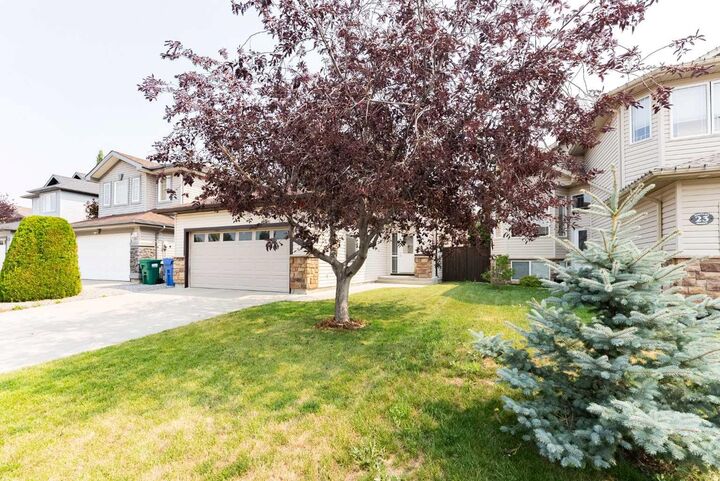 Property Photo:  27 Fairmont Road S  AB T1K 8C7 