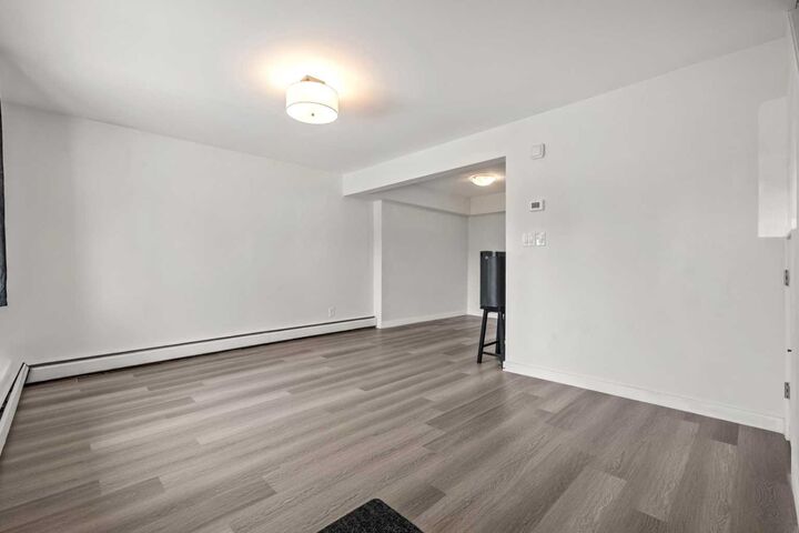 Property Photo:  3809 45 Street SW 40  AB T3E 3H4 