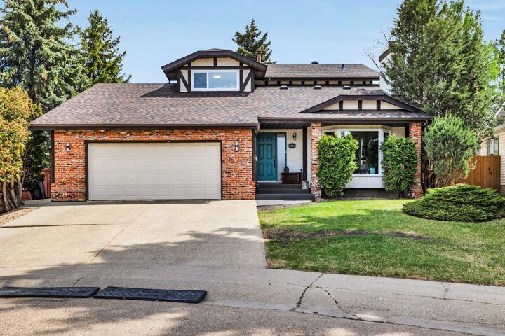 Property Photo:  2021 112A Street  AB T6J 4V5 