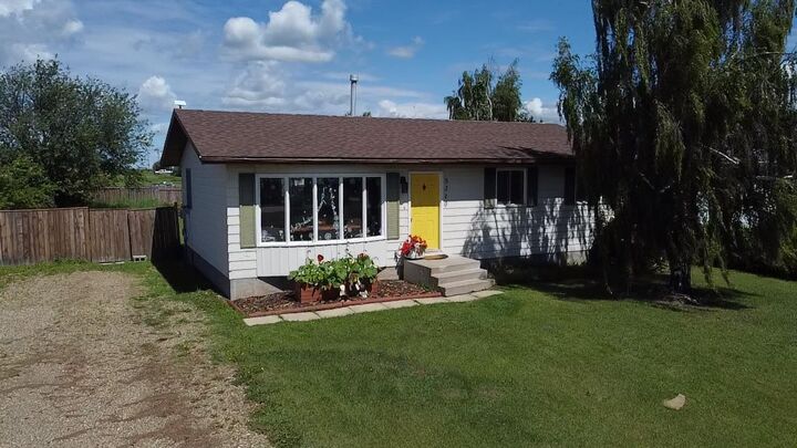 5210 54A Ave — photo 1