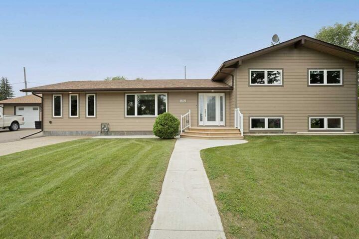 Property Photo:  19 Long Pine Court  AB T0J 0Z0 