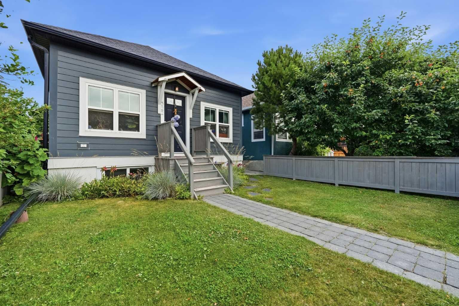 Property Photo: 522 8 Avenue NE AB T2E 0R4