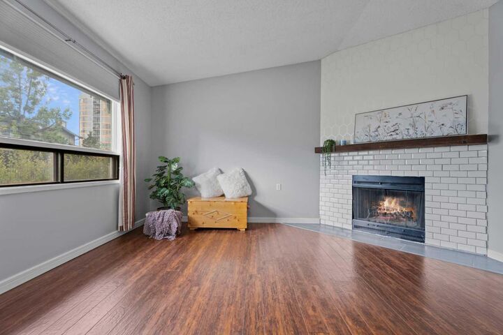 Property Photo: 7172 Coach Hill Road SW 16 AB T3H 1C8