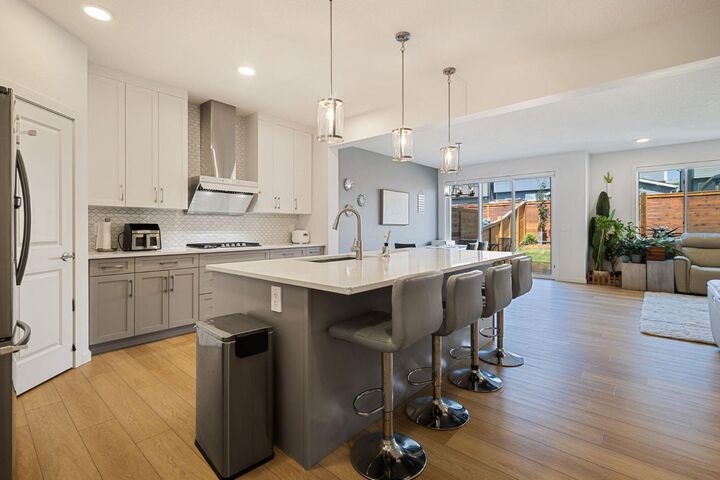 Property Photo:  147 Royston Rise NW  AB T3L 0K2 