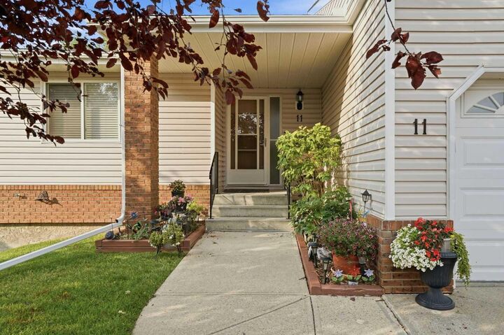 Property Photo:  11 Macewan Park Heights NW  AB T3K 3W6 