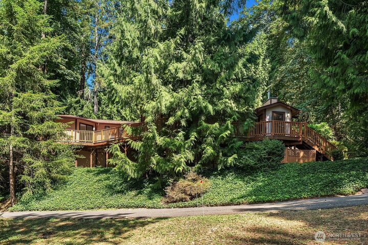 Property Photo:  19510 SE May Valley Road  WA 98027 
