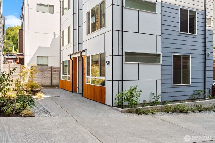 Property Photo:  4540  40th Avenue SW  WA 98116 