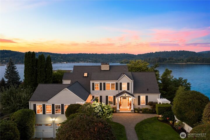 Property Photo:  4814  194th Avenue SE  WA 98027 