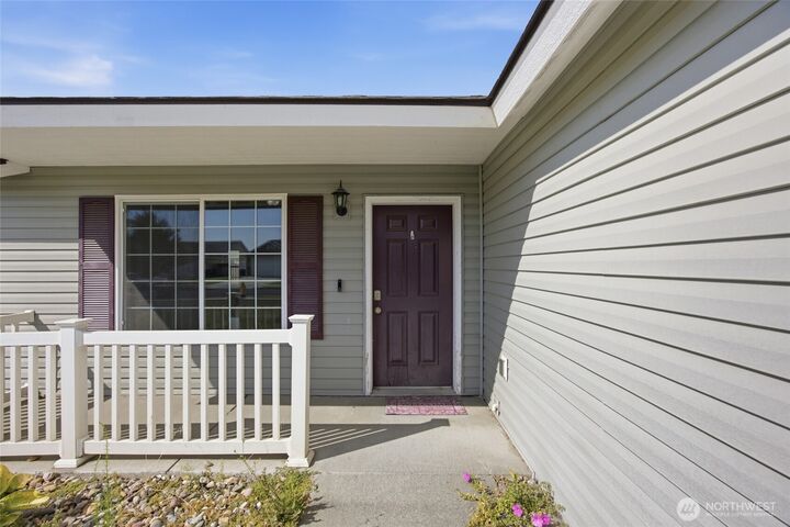Property Photo:  1114 W Luta Street  WA 98837 