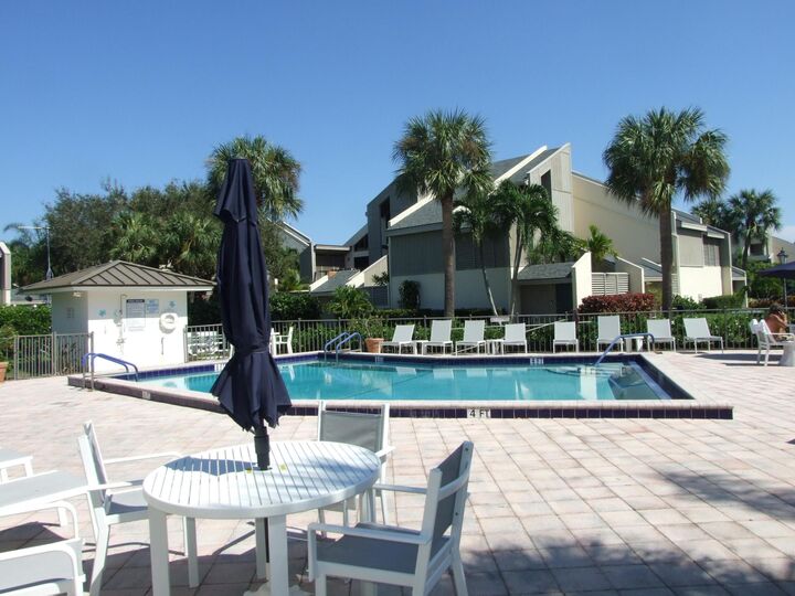Property Photo:  1605 US-1 V4 203  FL 33477 