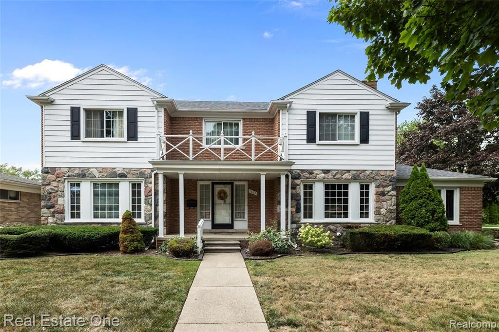 Property Photo:  1639 N Evangeline Street  MI 48127 