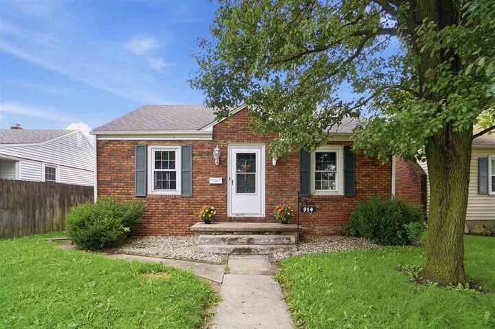 Property Photo:  914 NW A Street  IN 47374 