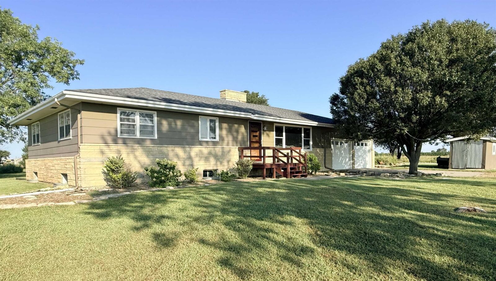Property Photo:  2402 S 2800 Rd.  KS 66838-9540 