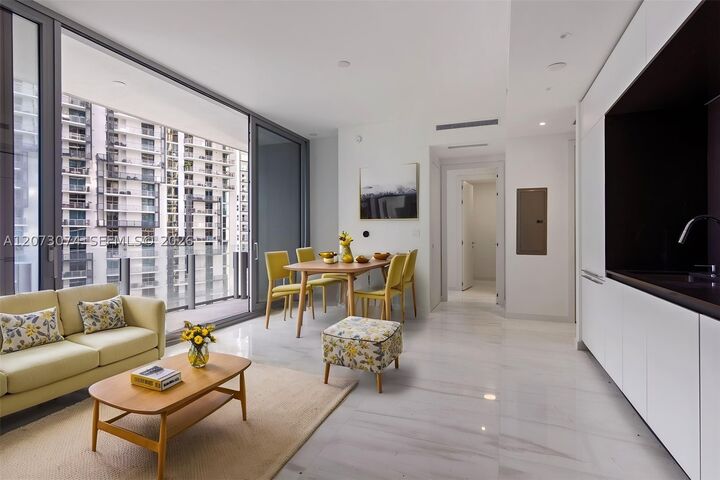 Property Photo: 300 Biscayne Boulevard Way 2608W FL 33131