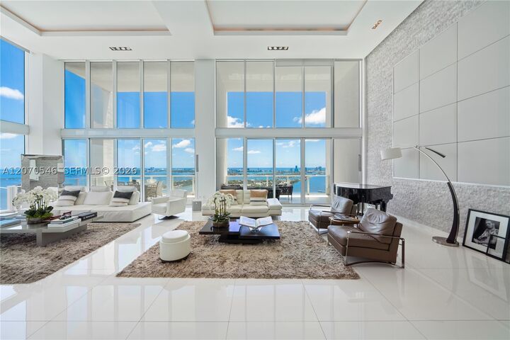 Property Photo:  1040 Biscayne Blvd 4403  FL 33132 