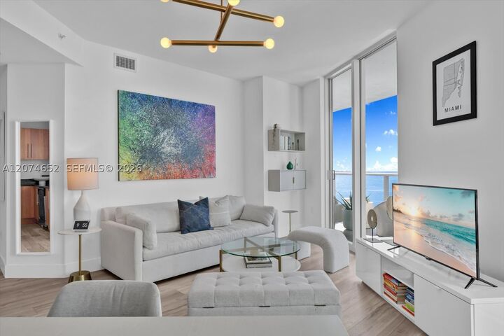 Property Photo:  300 S Biscayne Blvd T-1708  FL 33131 