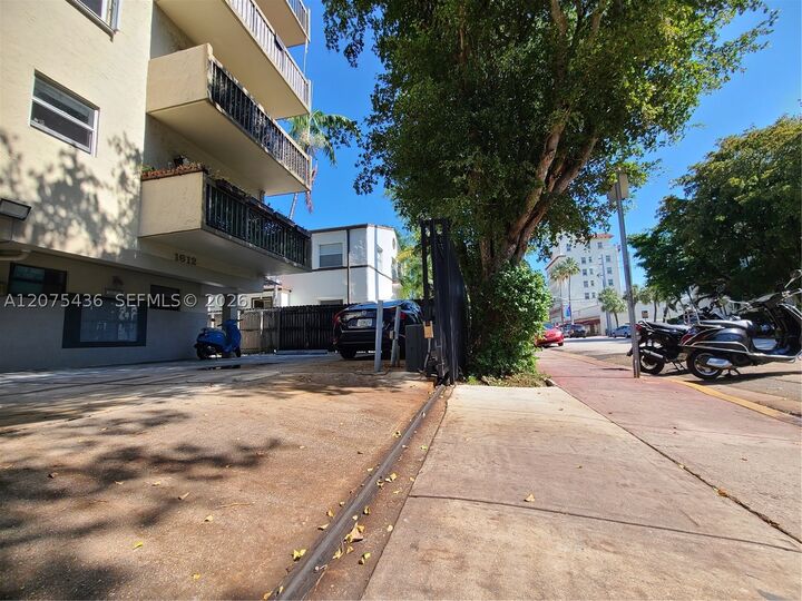 Property Photo:  1612 Jefferson Ave 303  FL 33139 
