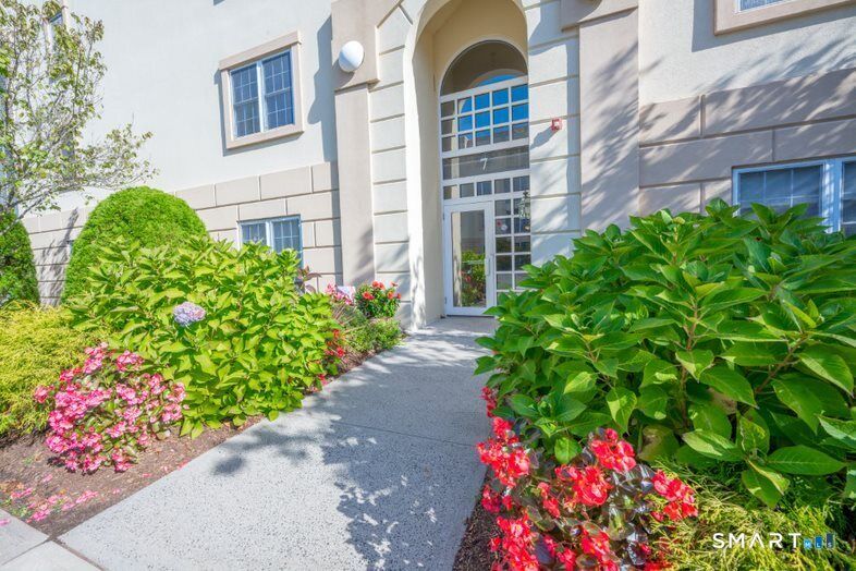 Property Photo: 75 Washington Avenue 8-105 CT 06518