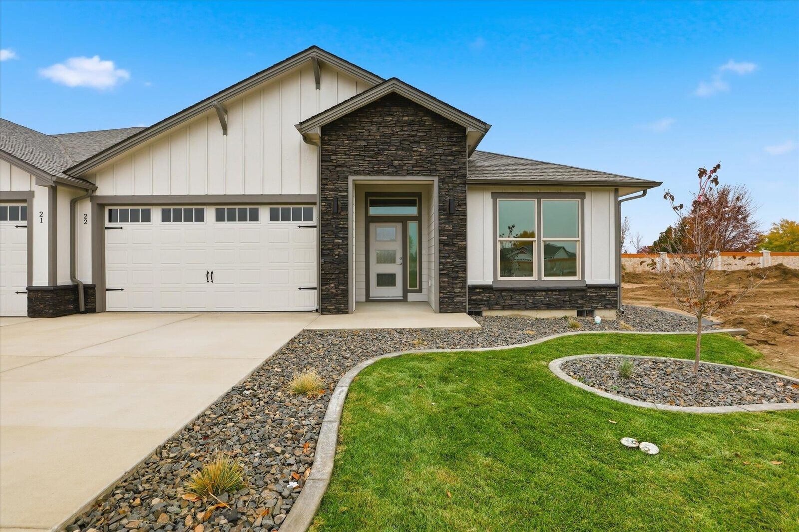 Property Photo:  1109 - 22 N Country Club Dr 22  WA 99006 