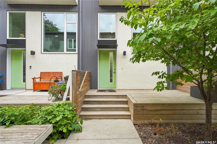 Property Photo: 540 F Avenue S 6 SK S7M 5X9