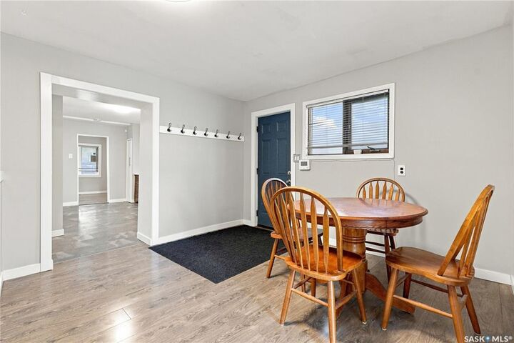 Property Photo: 423 E Avenue S SK S7M 1S4