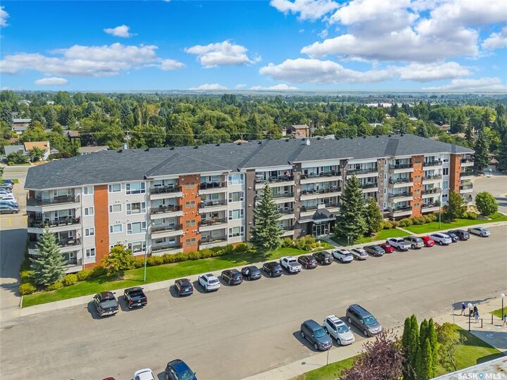 Property Photo: 102 Kingsmere Place 415 SK S7J 2K7