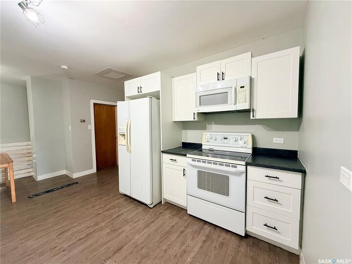 Property Photo:  104 Railway Avenue E  SK S0M 2C0 
