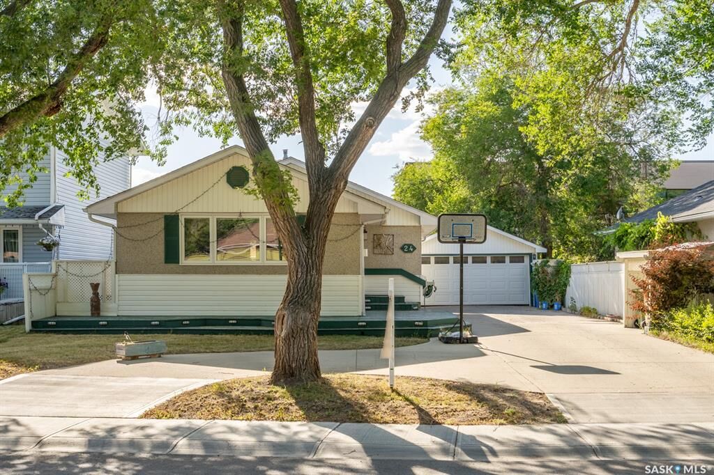 Property Photo: 24 Mayfair Crescent SK S4S 4H5