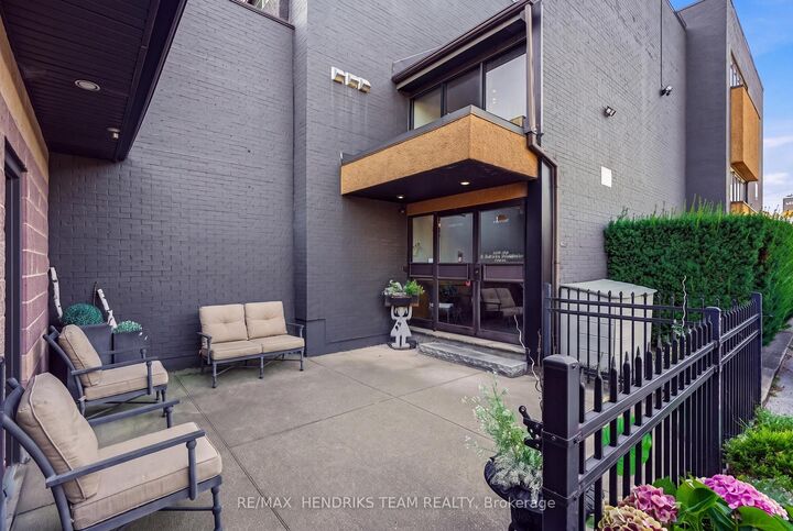 Property Photo:  320 Vine Street Upper Floor (2A)  ON L2M 4T3 