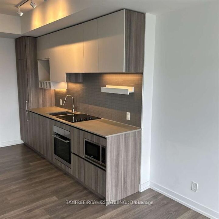 Property Photo:  898 Portage Parkway 4511  ON L4K 0J6 