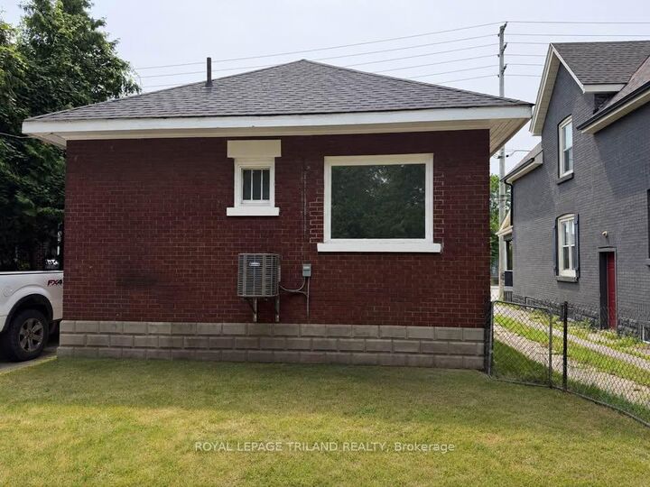 Property Photo:  136 Adelaide Street N  ON N6B 3G8 