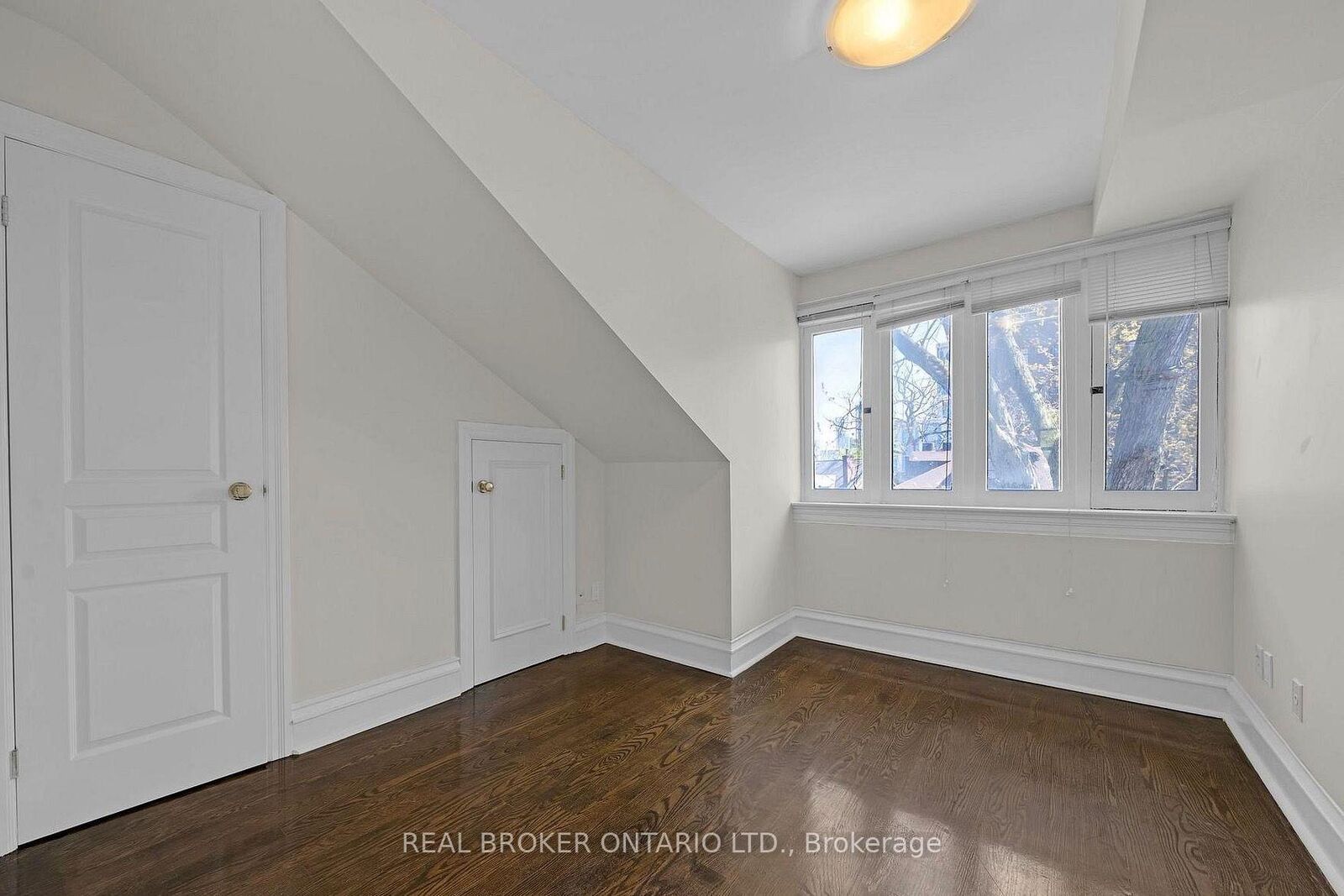 Property Photo: 12 Foxbar Road 3 ON M4V 2G6
