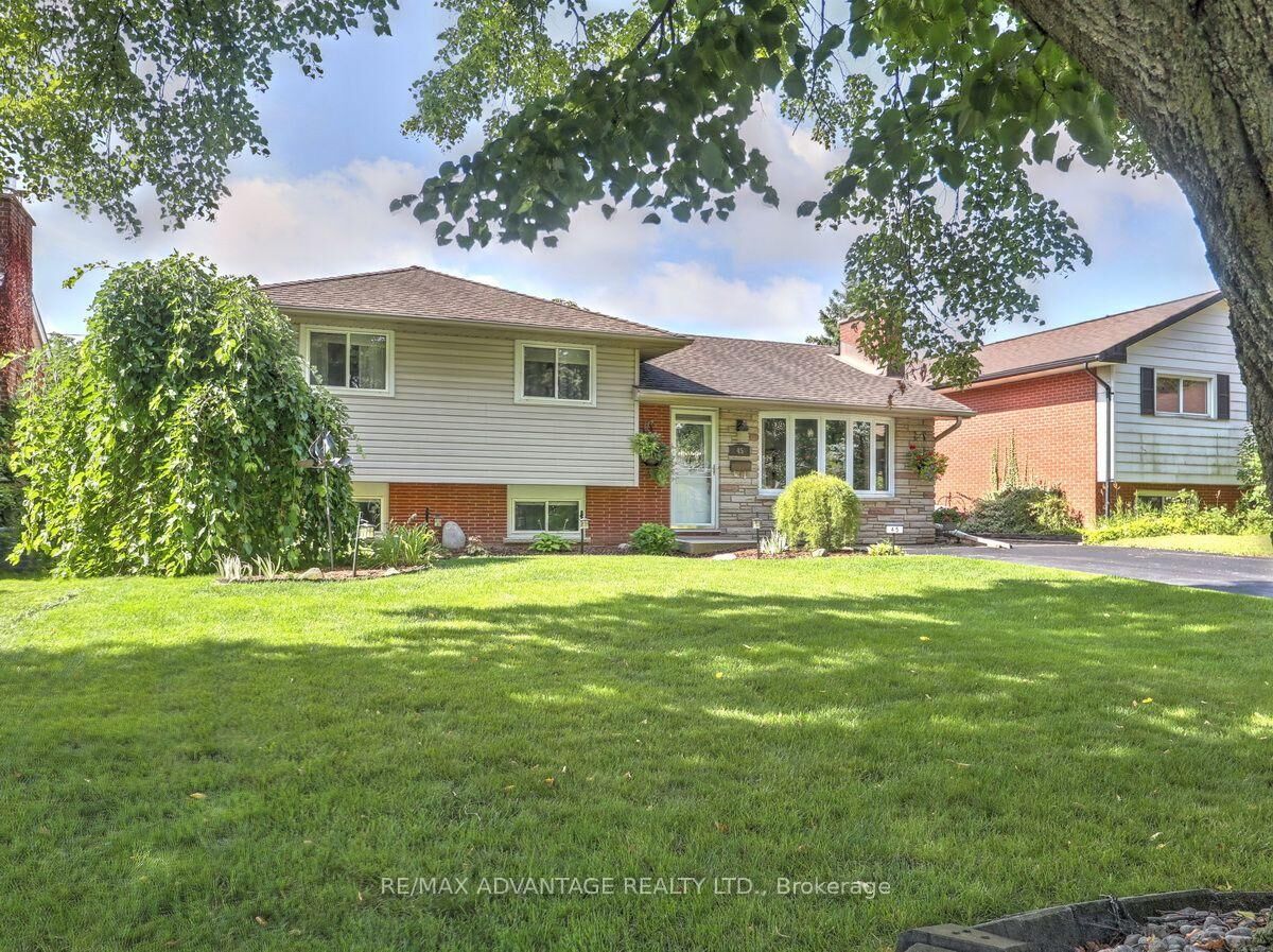 Property Photo:  45 Agincourt Gardens  ON N5Z 4E5 