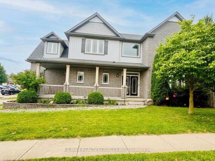 Property Photo: 3 Talon Drive ON N4V 0A5
