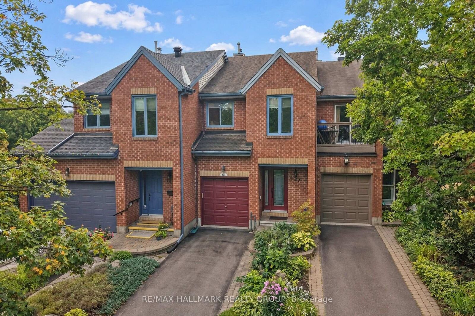 Property Photo:  137 Dunbarton Court  ON K1K 4L6 