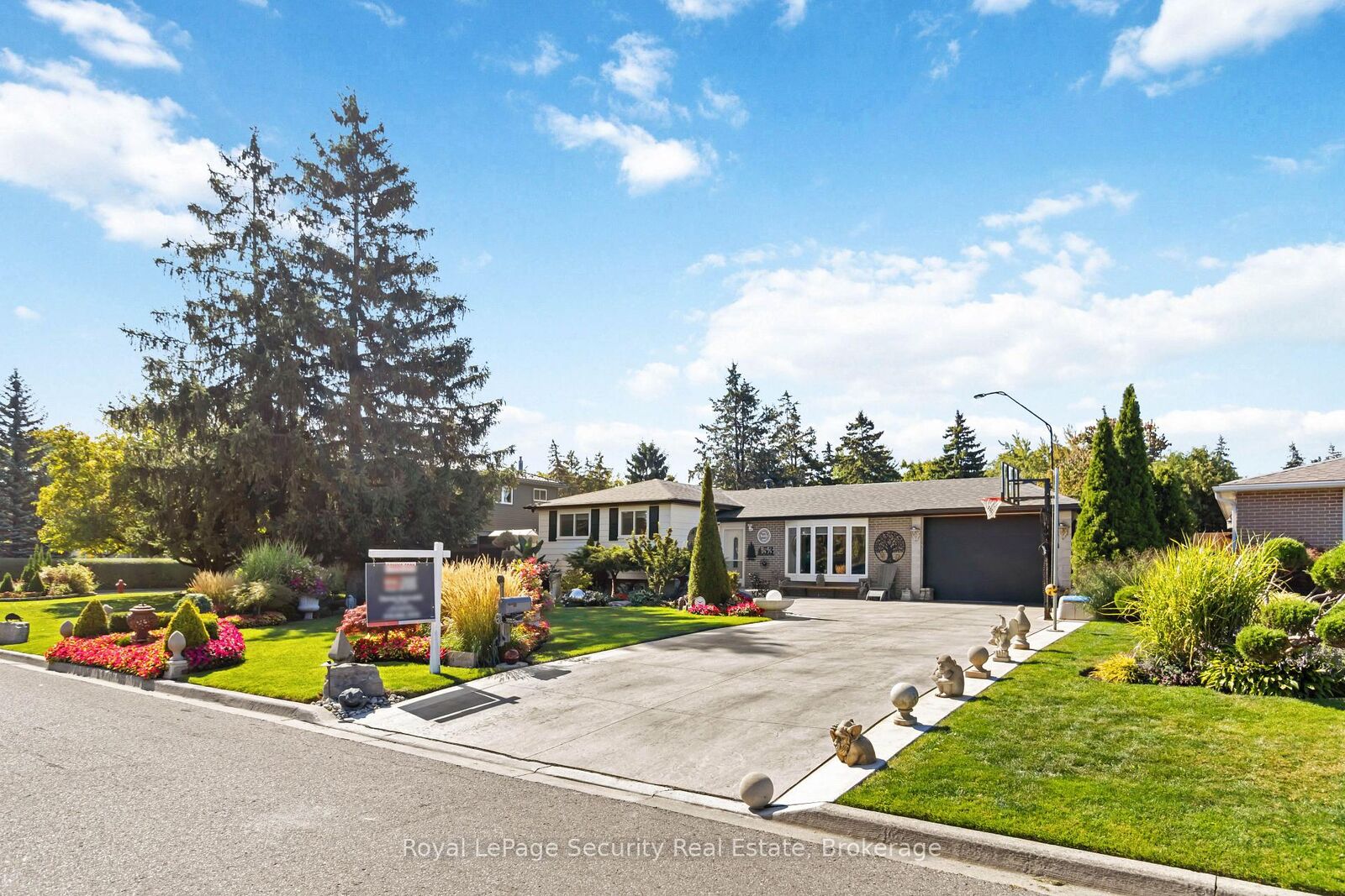 Property Photo: 53 Dunblaine Crescent ON L6T 3H1