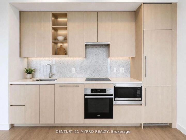 Property Photo: 95 McMahon Drive 506 ON M2K 0H2