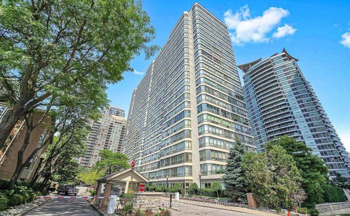 Property Photo: 55 Elm Drive W 809 ON L5B 3Z3