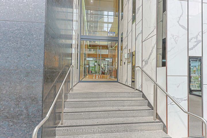 Property Photo: 488 University Avenue 4608 ON M5G 0C1