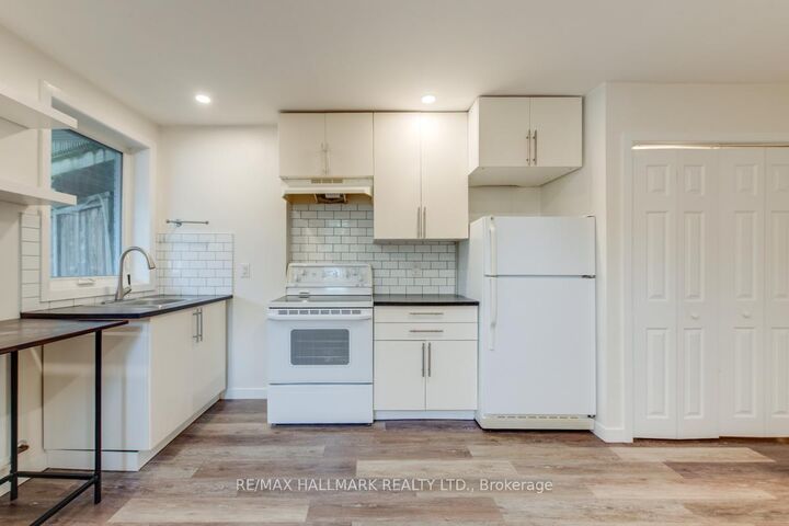 Photo de la propriété: 233 Kingston Road Main ON M4L 1T5
