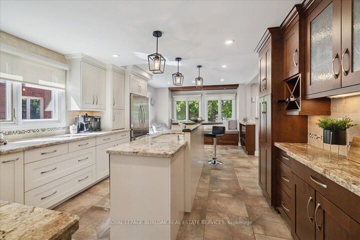 Property Photo: 44 Sunvale Place ON L8E 4Z7