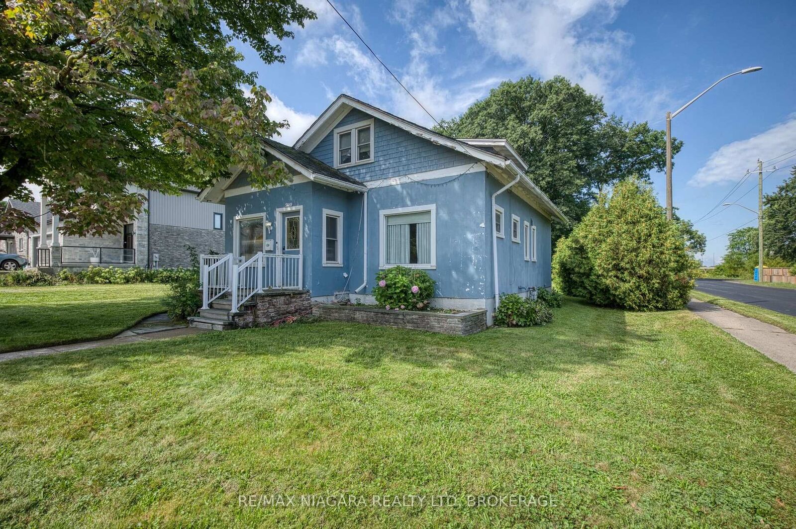 Property Photo:  5469 Prince Edward Avenue  ON L2G 5H7 