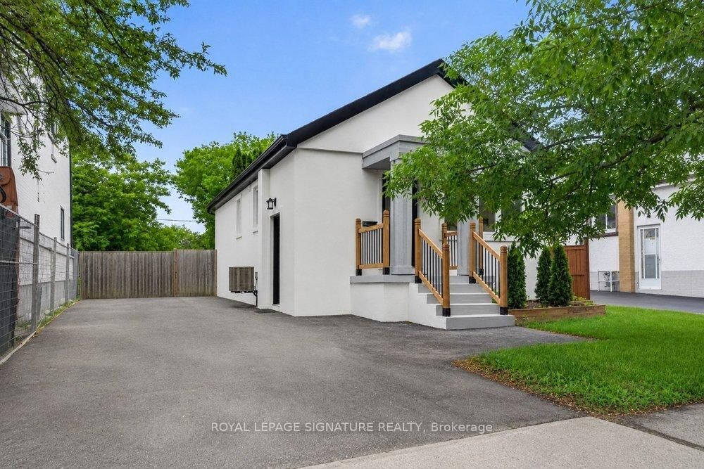 Property Photo:  297 Kennedy Road Main  ON M1N 3P6 