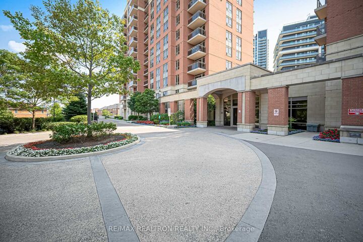 Property Photo: 73 King William Crescent Lph01 ON L4B 0C2