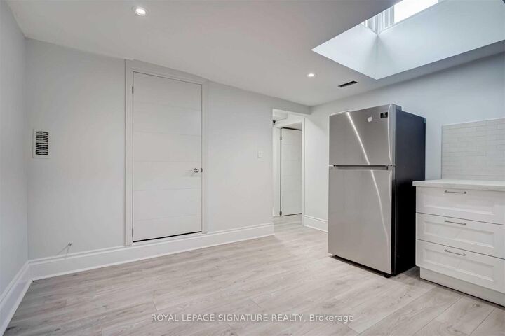 Property Photo:  604A Queen Street W  ON M6J 1E3 