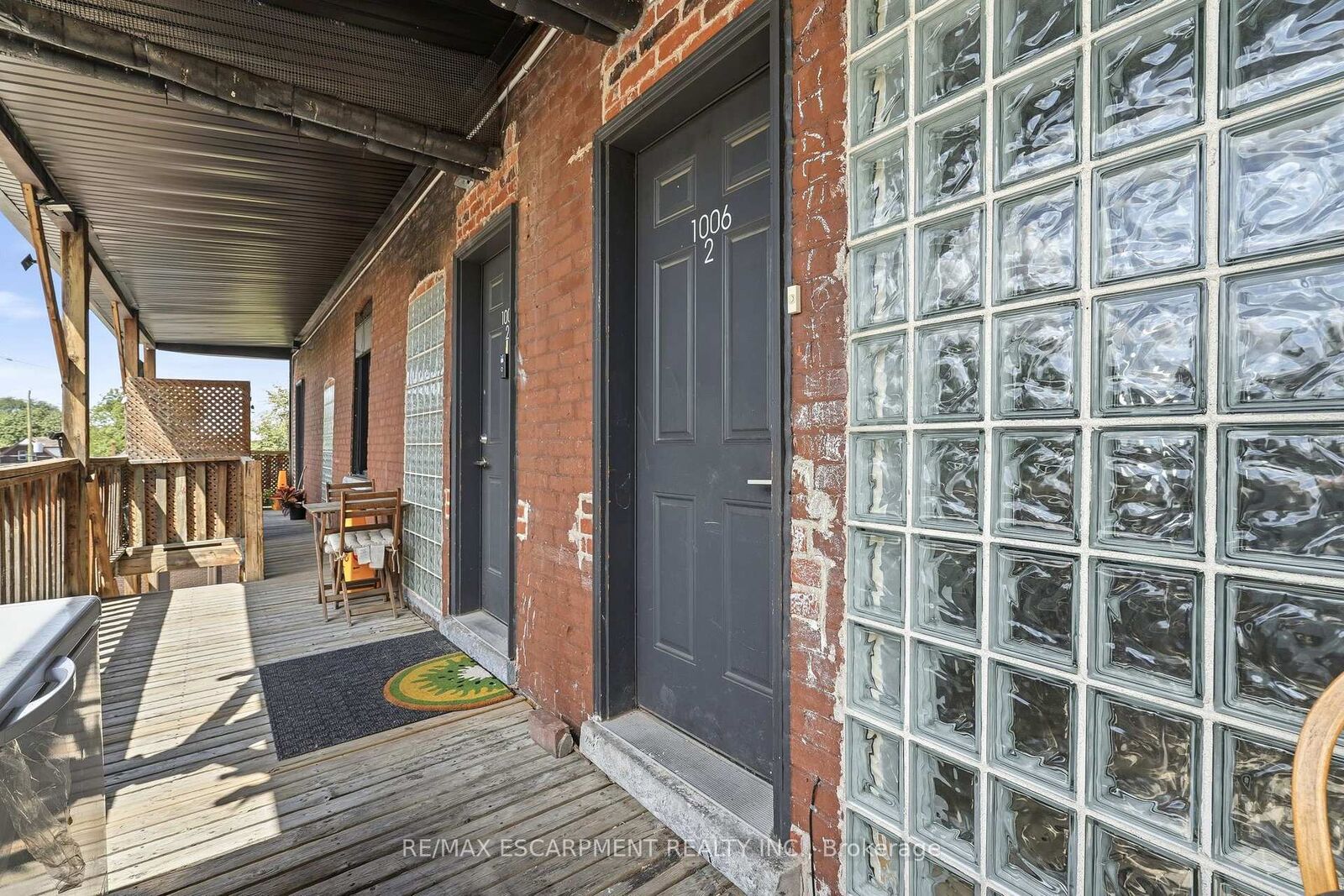 Property Photo:  1006 King Street E 02  ON L8M 1C8 