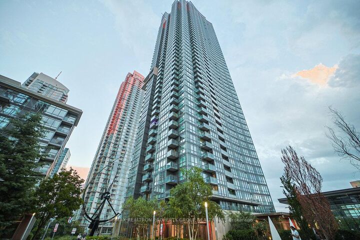 11 Brunel Court 2605 — photo 1