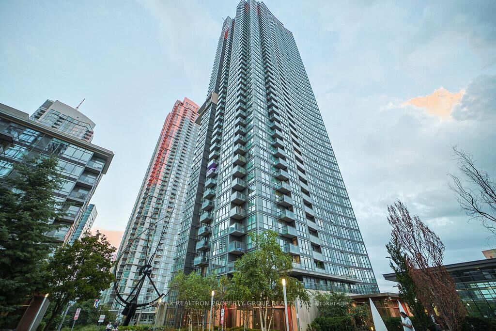 Property Photo: 11 Brunel Court 2605 ON M5V 3Y3