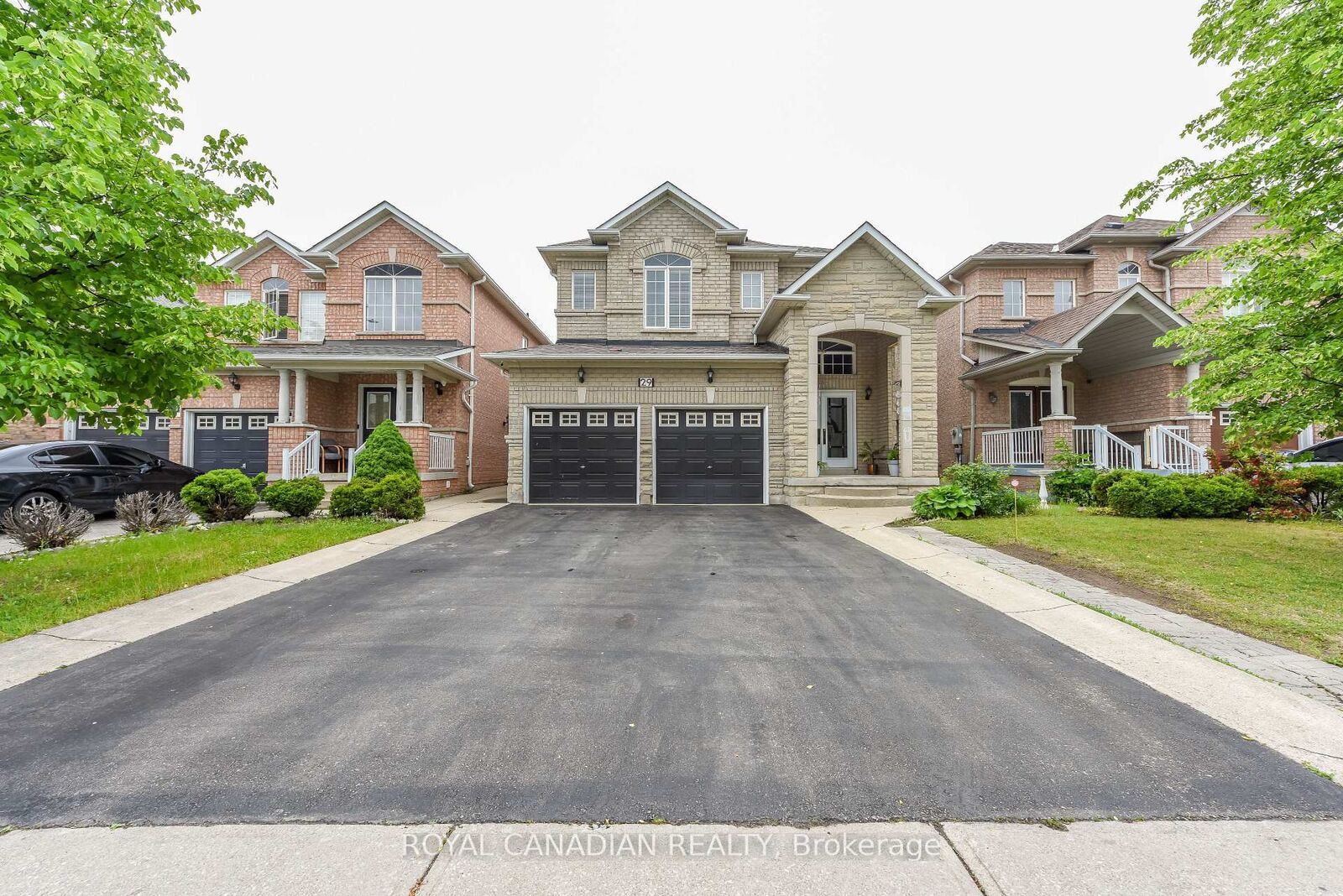 Property Photo: 29 Dewside Drive ON L6R 3B7