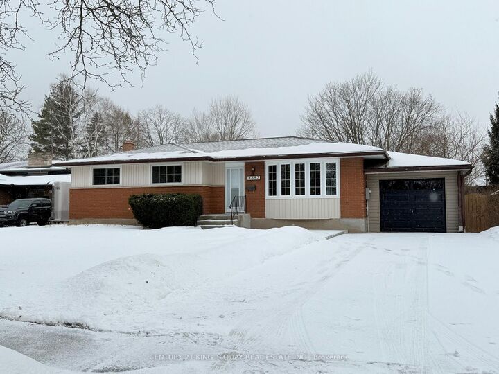 Property Photo:  4383 Petrie Court Upper  ON L2E 6L8 